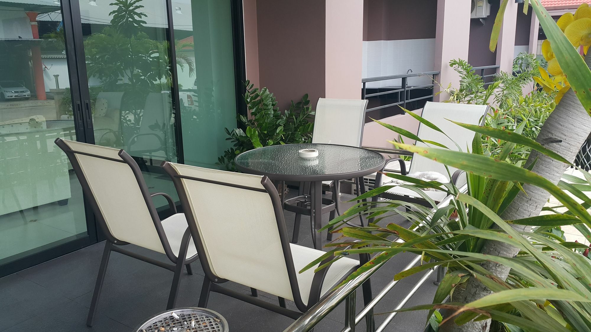 B Space Residence Nong Prue Exterior foto